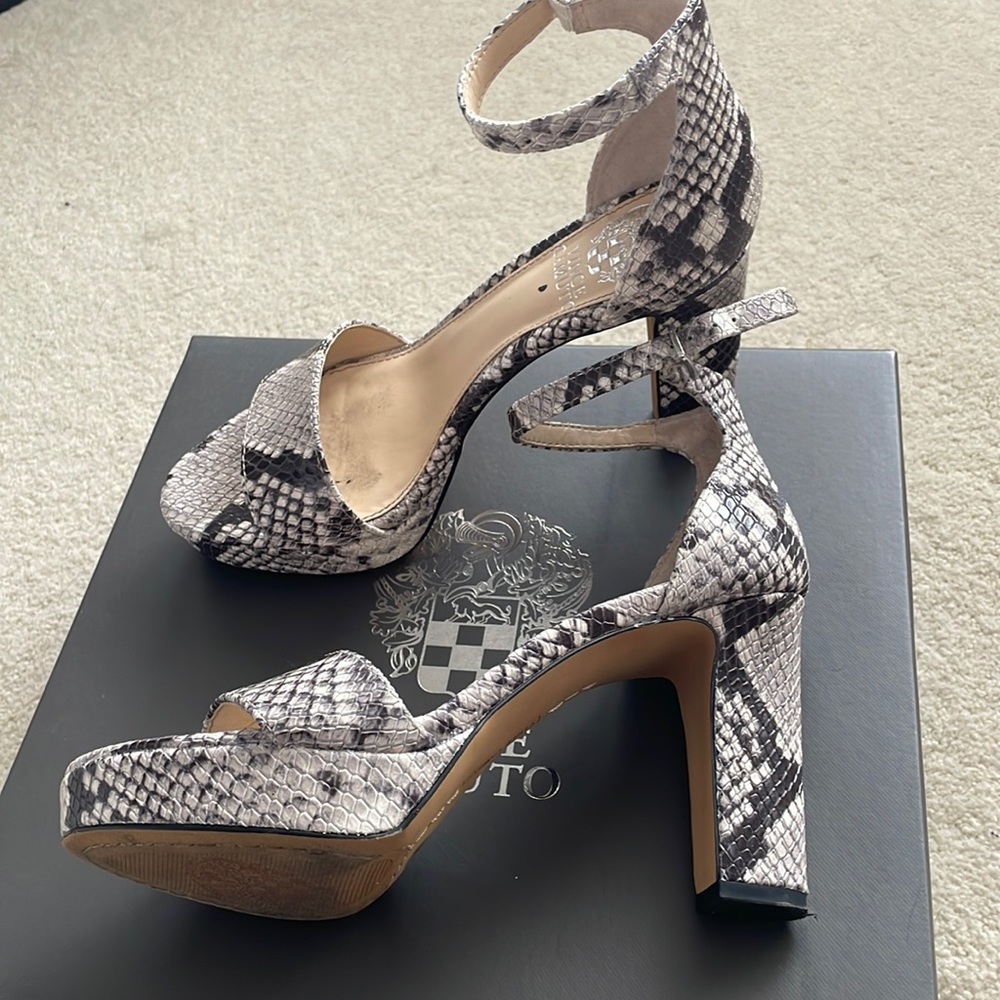 VINCE CAMUTO HEELS